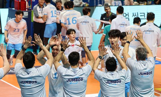 대한항공, 선두 질주