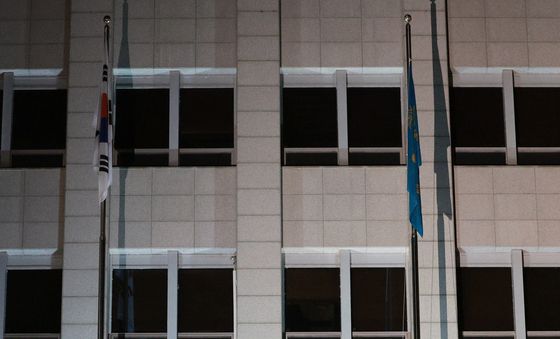 용산 대통령실 봉황기 '하기'