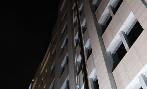 용산 대통령실에서 내려지는 봉황기