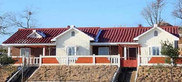 北 "정주시 암두리, 박천군 봉린리 여러 농장에 '문화주택' 건설"