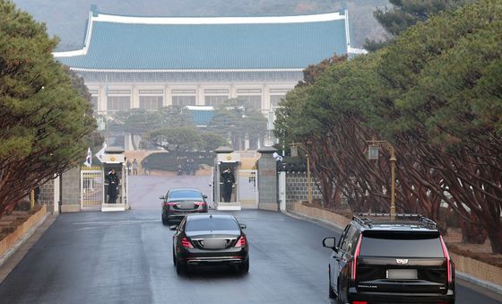 청와대로 향하는 이재명 대통령 차량