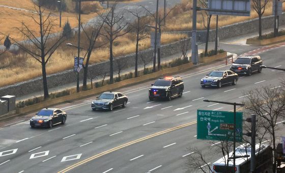 청와대로 향하는 이재명 대통령 차량