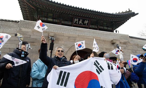 이재명 대통령 청와대 첫 출근 응원하는 지지자들