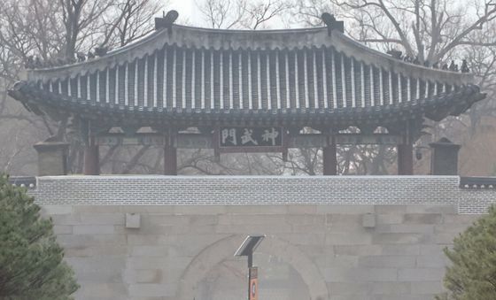 청와대 들어서는 이재명 대통령 탑승 차량