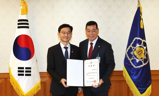 윤창렬 국무조정실장, 충청남도 공주시 청년친화도시 지정서 수여