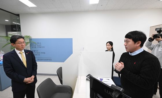 현장 시찰하는 이억원 금융위원장