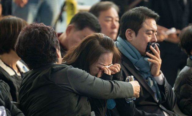 12.29 제주항공 여객기 참사 1주기 추도식, 오열하는 유가족
