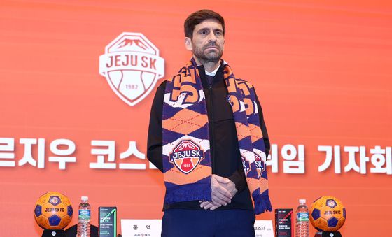 제주SK FC 공식 취임한 코스타 감독