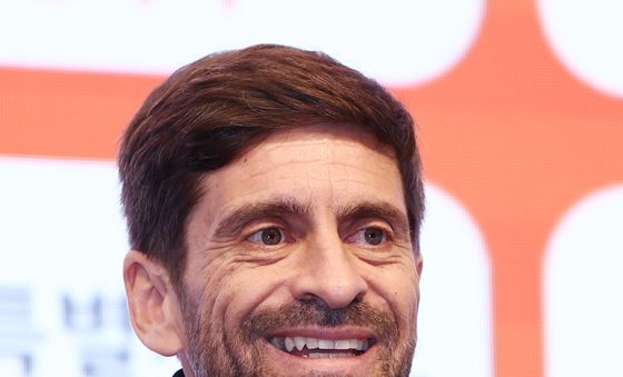 밝은 표정의 세르지우 코스타 제주SK FC 감독