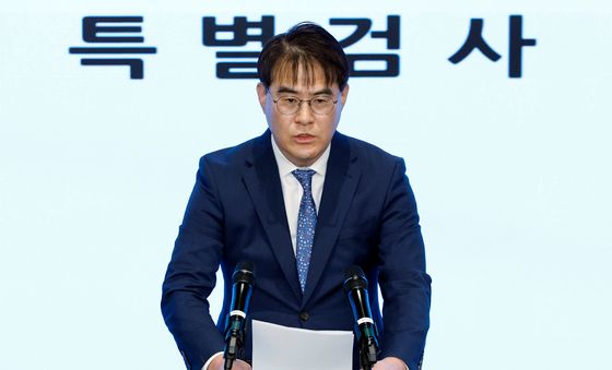 특검 수사 결과 발표하는 김형근 특검보