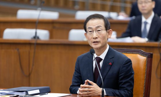 질의 답변하는 김호철 후보자