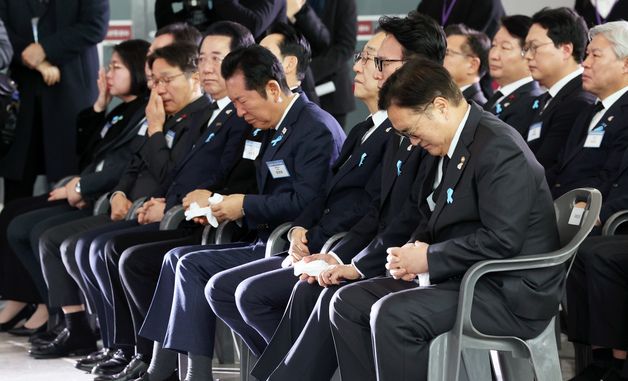 12·29 제주항공 여객기 참사 1주기, 애도하는 김민석 총리와 우원식 국회의장