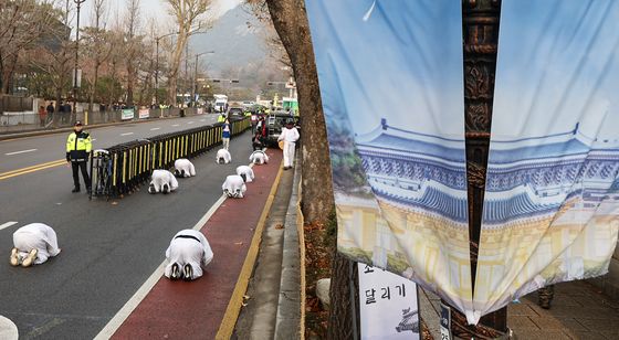 청와대로 향하는 비정규직 노동자들