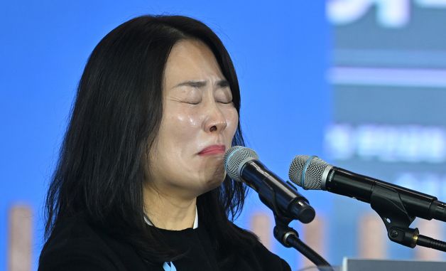 울음 참는 유가족대표