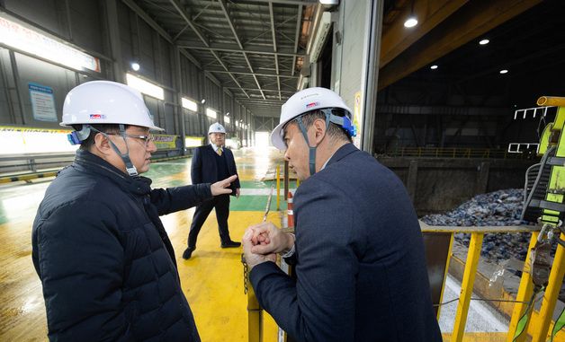 생활폐기물 중계처리시설 살펴보는 김성환 장관
