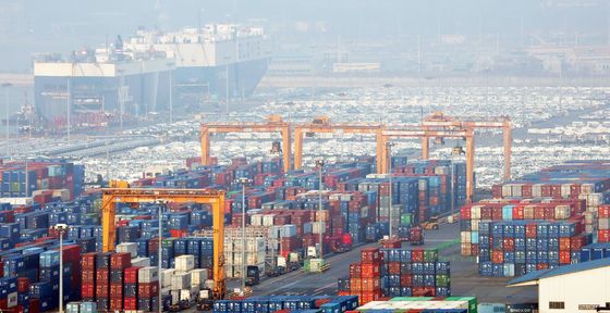 한국 수출, 사상 최초 7000억 달러 돌파…세계 6번째