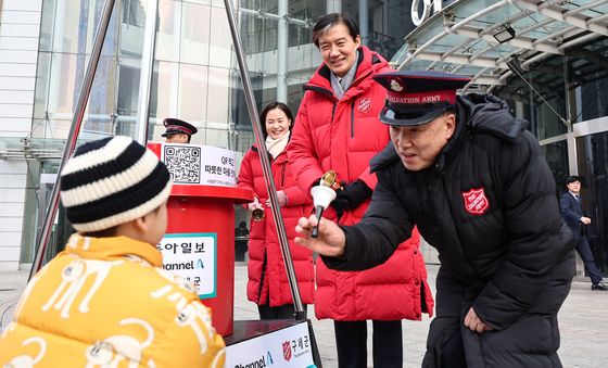 조국 대표, 연말 맞아 구세군 자선냄비 봉사