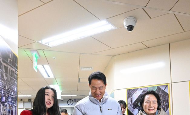 교통약자들과 함께 이동하는 오세훈 시장