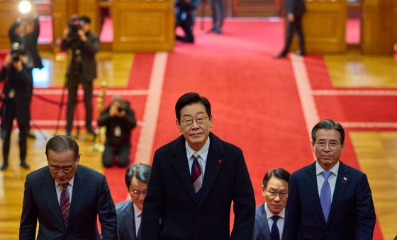 이재명 대통령 '청와대 첫 출근'