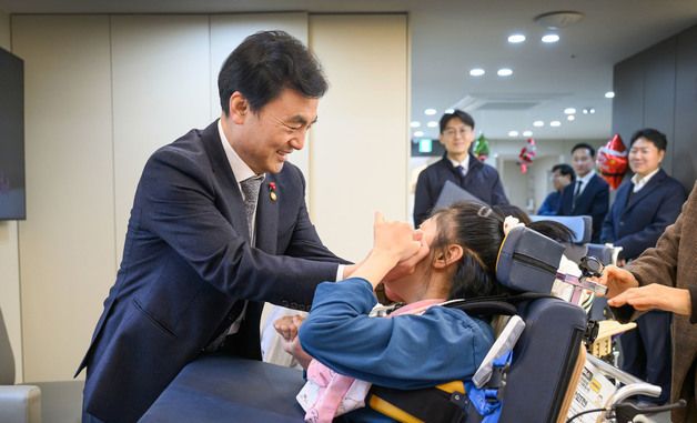 안규백 국방부 장관, 연말연시 사회복지시설 방문