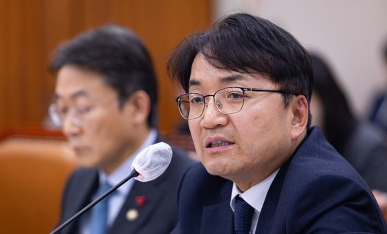 답변하는 김광용 재난안전관리본부장