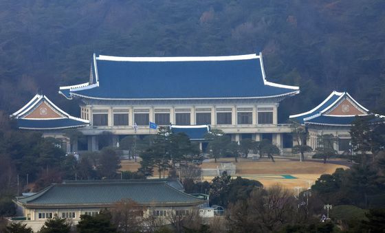 청와대에 다시 걸린 봉황기