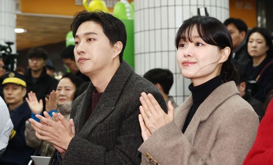 지하철 1역사 1동선 확보 기념행사 참석한 송지은·박위