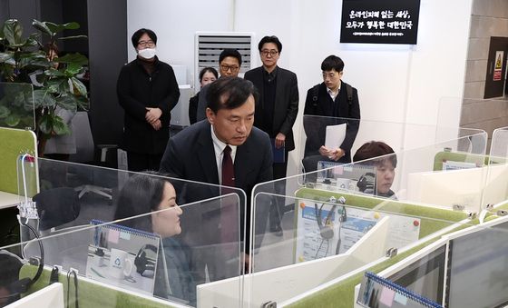 온라인피해365센터 찾은 김종철 방미통위원장