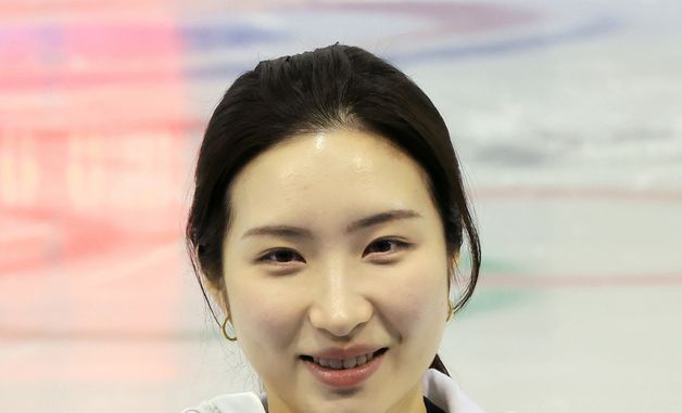 인터뷰하는 쇼트트랙 대표 김길리