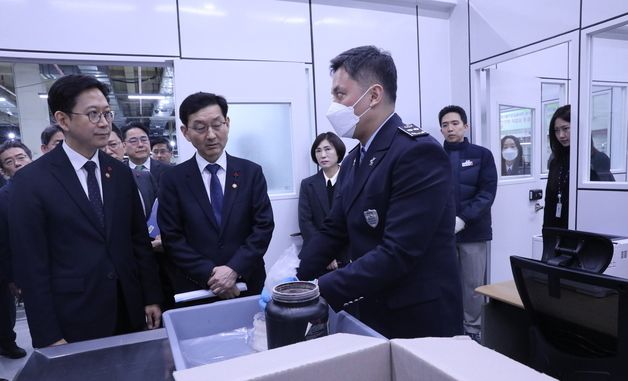 배경훈 부총리, 마약류 국내 유입 차단을 위한  우편물 2차 검사 시범사업 현장 방문