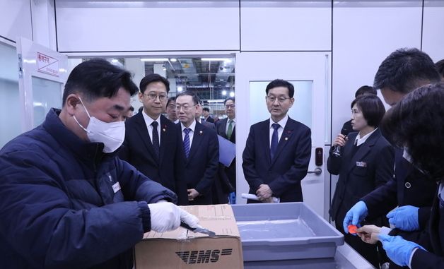배경훈 부총리, 마약류 국내 유입 차단을 위한  우편물 2차 검사 시범사업 현장 방문