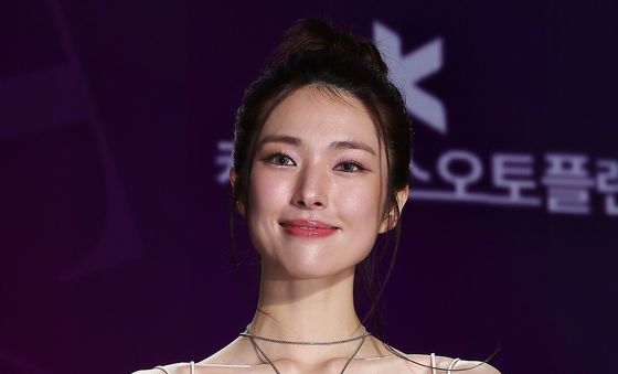 하영, 아름다운 미소