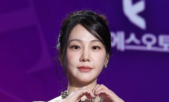 한지은, 오묘한 눈맞춤