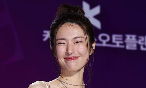 하영, 사람 좋은 미소