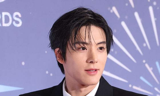 더보이즈 에릭, 트라이폴드 셀카 공개