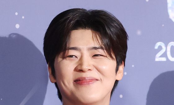 박지현, 사랑스러운 눈웃음