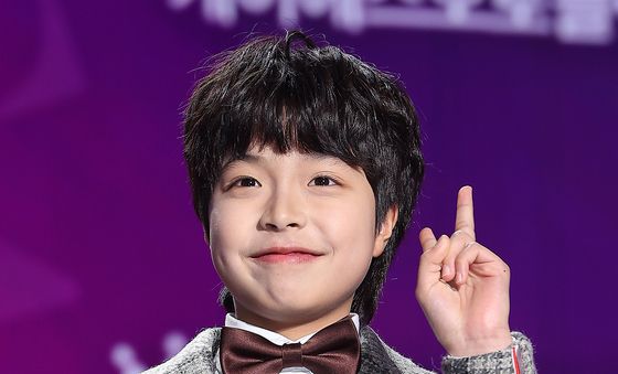 이천무, 귀엽게 브이