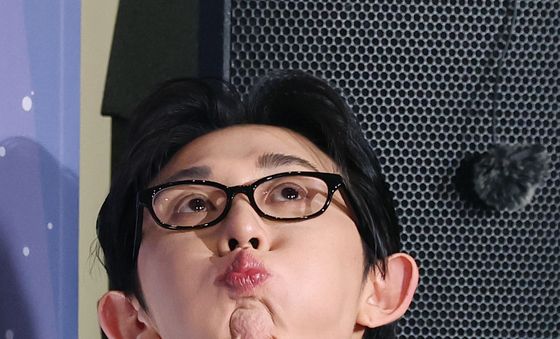 생각에 잠긴 '나 혼자 산다' 코드 쿤스트