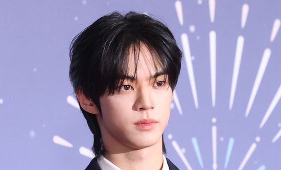 투어스 도훈, 짙은 잘생김