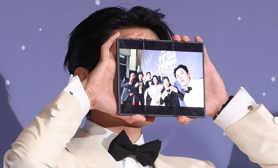 주우재 '구해줘! 홈즈' 멤버들과 찍은 셀피 공개