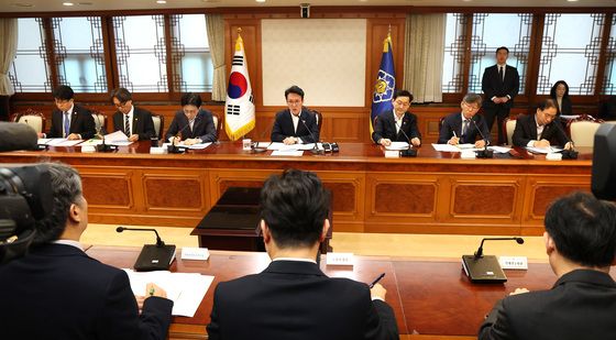 노동안전 현안 점검회의 주재하는 김민석 총리