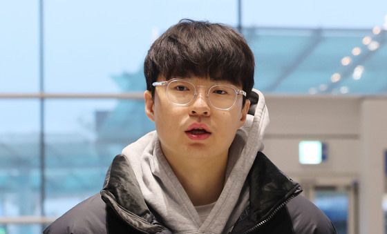 출국하는 한국 농구 에이스 이현중