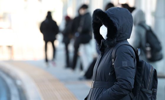 영하권 추위에 움츠린 출근길