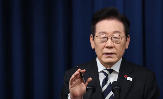 李대통령 "유례 없는 민주주의 위기 극복 대한국민, 노벨평화상 충분"