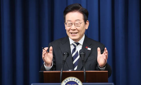 李대통령 "유례 없는 민주주의 위기 극복 대한국민, 노벨평화상 충분"