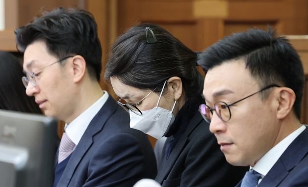 공판 출석한 김건희