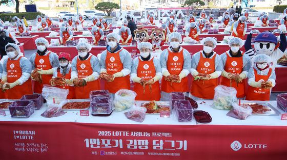롯데, 1만포기 김장 봉사