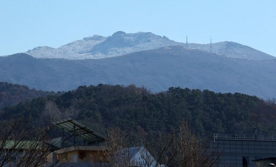 무등산 정상부에 내려앉은 하얀 눈