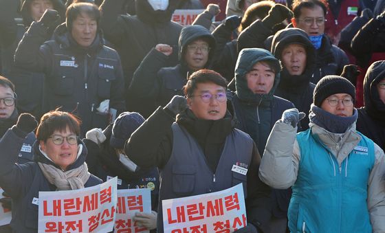 조합원들과 구호 외치는 양경수 위원장