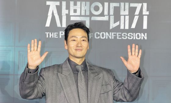 박해수, 로맨틱한 손 인사